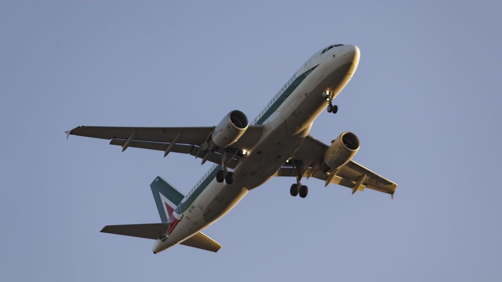 El Gobierno prohíbe los vuelos directos entre Italia y los aeropuertos españoles