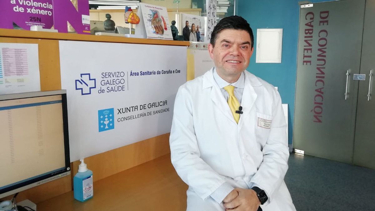 Germán Bou, jefe de microbiología del Hospital de A Coruña: “Los niños pueden ser un foco de contagio importante, por eso se suspenden las clases” Germán Bou, jefe de microbiología del Hospital de A Coruña: “Los niños pueden ser un foco de contagio importante, por eso se suspenden las clases”