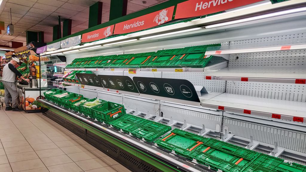 Estante vacío de un supermercado en Madrid