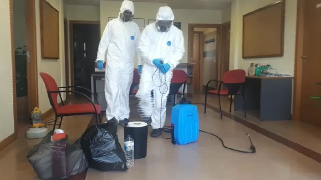 Desinfección de un centro cívico en A Coruña