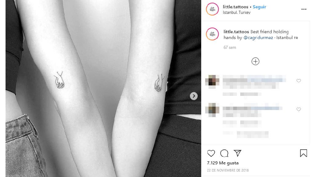 Tatuajes de manos entrelazadas.