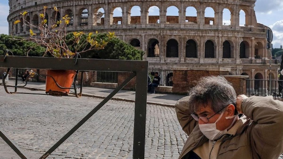 En Italia el drama es doble: con los familiares muertos en casa sin poder hacer nada por la cuarentena