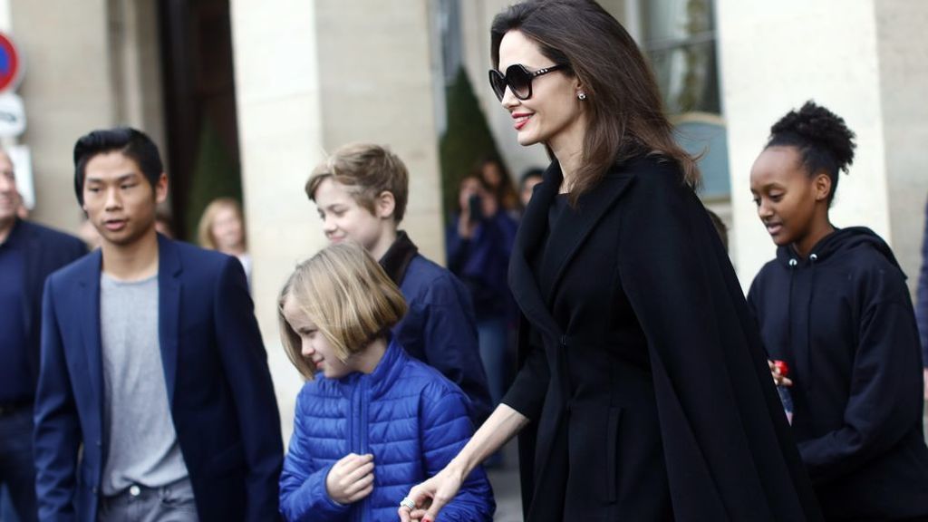 Angelina Jolie confiesa que dos de sus hijas han sido operadas