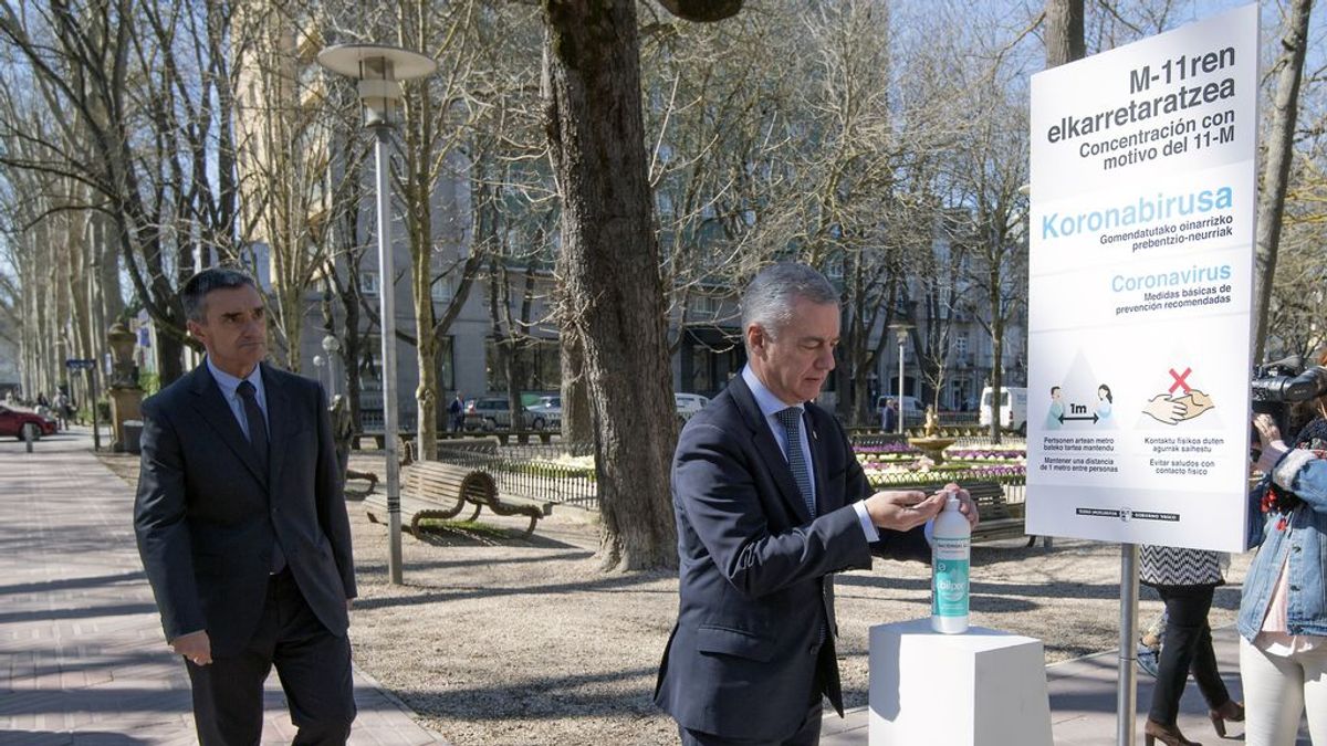 El lehendakari tomando las medidas de higiene para protegerse del coronavirus El lehendakari tomando las medidas de higiene para protegerse del coronavirus