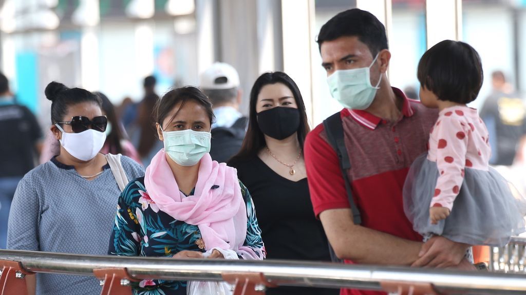 El Gobierno anuncia una ayuda para que los padres puedan cuidar de sus hijos durante el cierre de colegios El Gobierno anuncia una ayuda para que los padres puedan cuidar de sus hijos durante el cierre de colegios