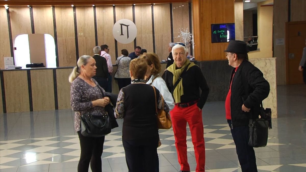 Los hoteles ya sufren la cancelación de los viajes del Imserso: "Lo mismo cerramos o hacemos un ERE" Los hoteles ya sufren la cancelación de los viajes del Imserso: "Lo mismo cerramos o hacemos un ERE"