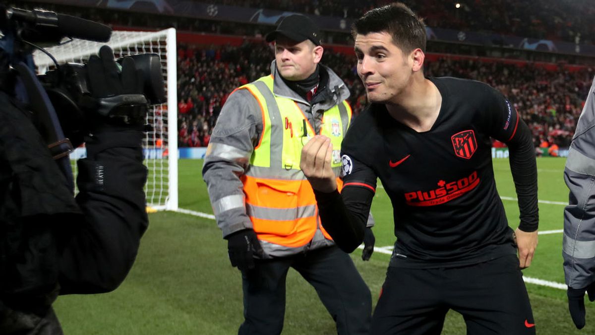 La fiesta del Atlético sobre el césped de Anfield: "¡Quien no bote madridista es!"