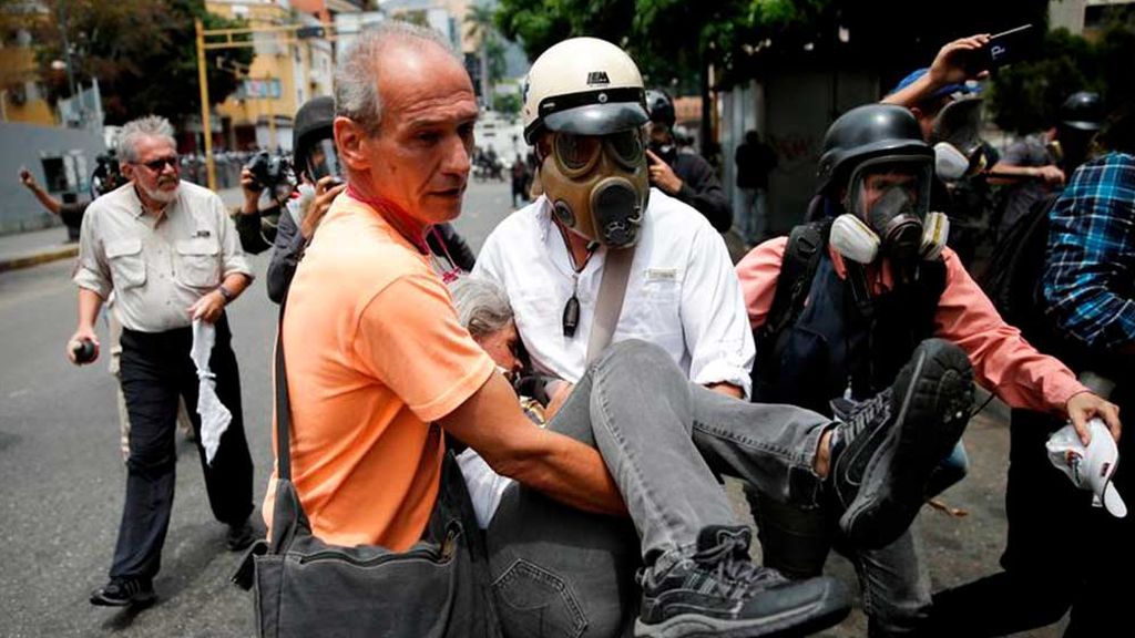 Gases lacrimógenos contra la manifestación de Guaidó en Venezuela