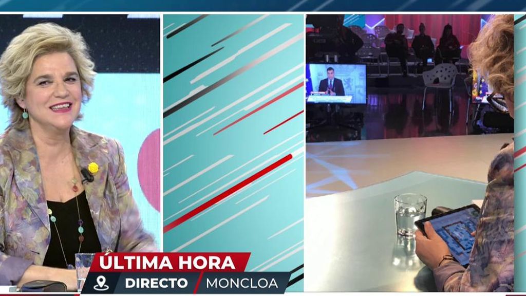 ¡Pillada! Pilar Rahola juega con la Tablet mientras habla Pedro Sánchez