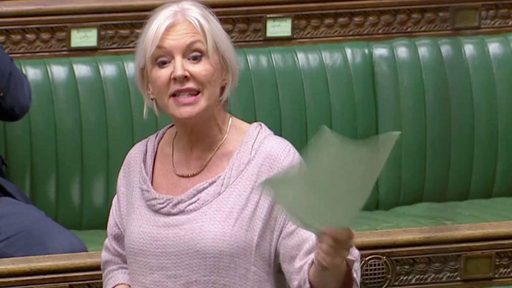 Nadine Dorries, ministra de Sanidad británica