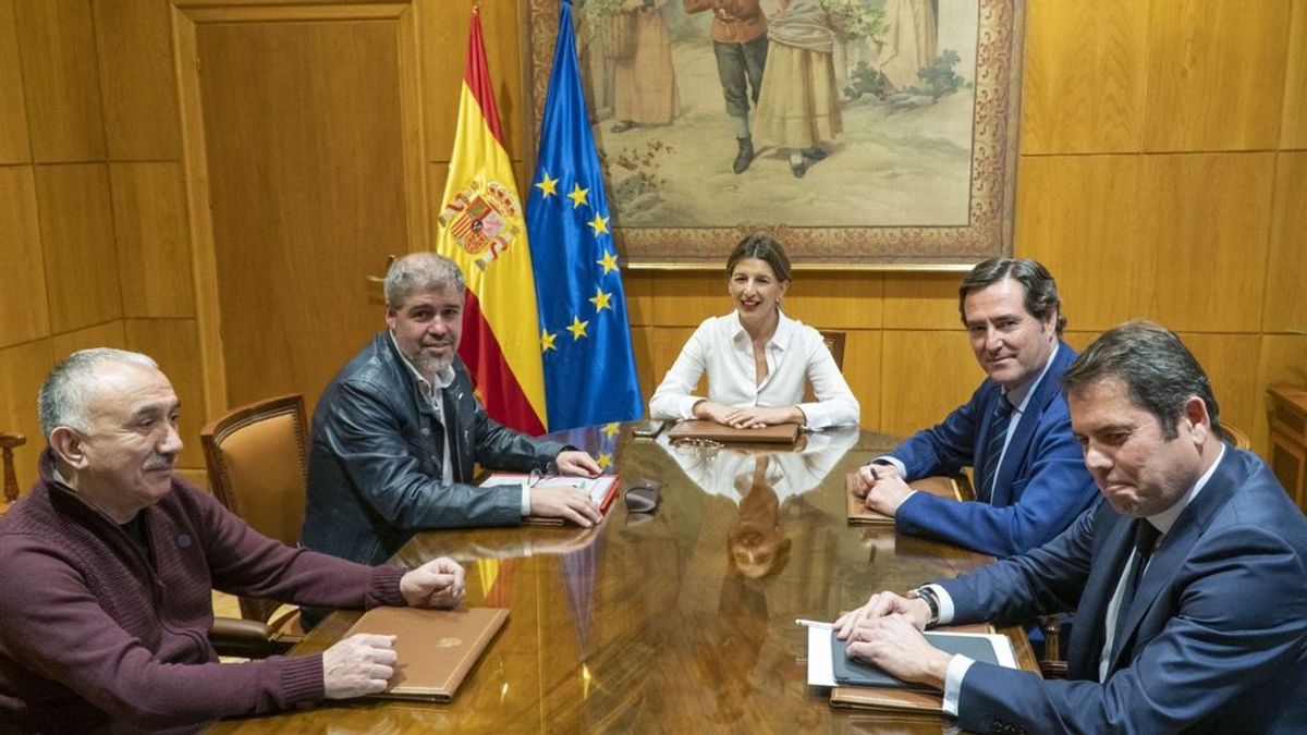 Empresarios y sindicatos acuerdan agilizar los ERTE Empresarios y sindicatos acuerdan agilizar los ERTE