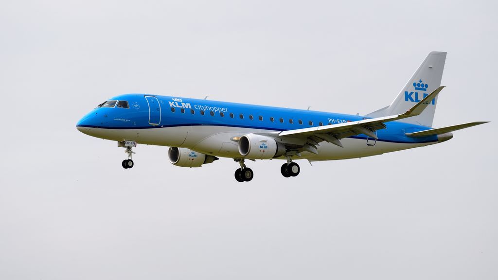 La aerolínea KLM recortará hasta 2.000 puestos de trabajo por el coronavirus La aerolínea KLM recortará hasta 2.000 puestos de trabajo por el coronavirus