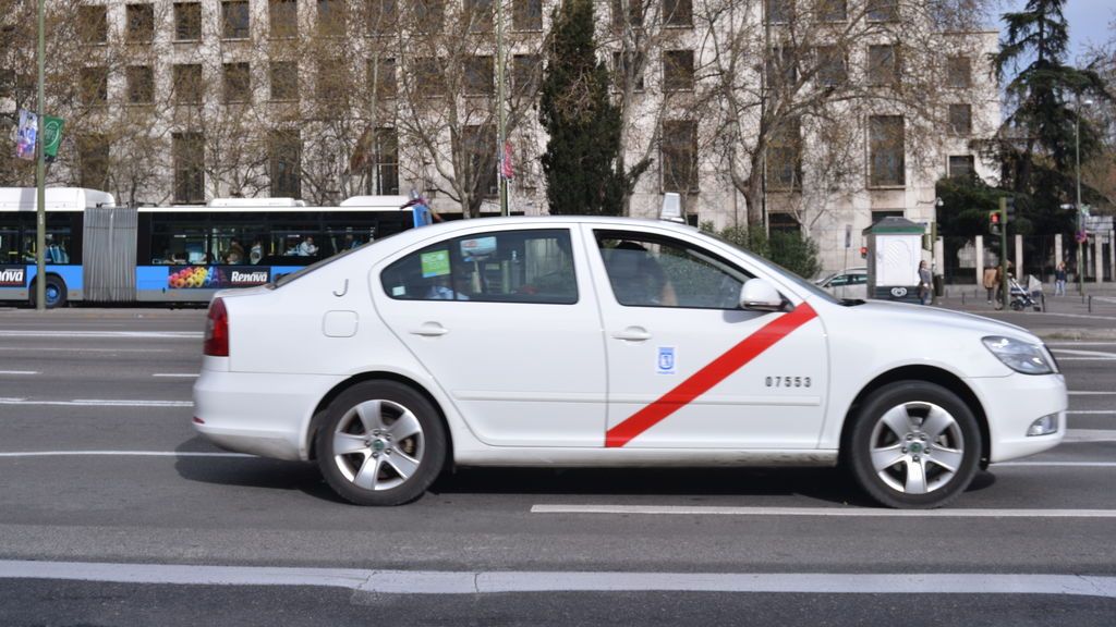Los taxistas de Madrid ante el coronavirus: "Pedimos que se tomen medidas urgentes" Los taxistas de Madrid ante el coronavirus: "Pedimos que se tomen medidas urgentes"