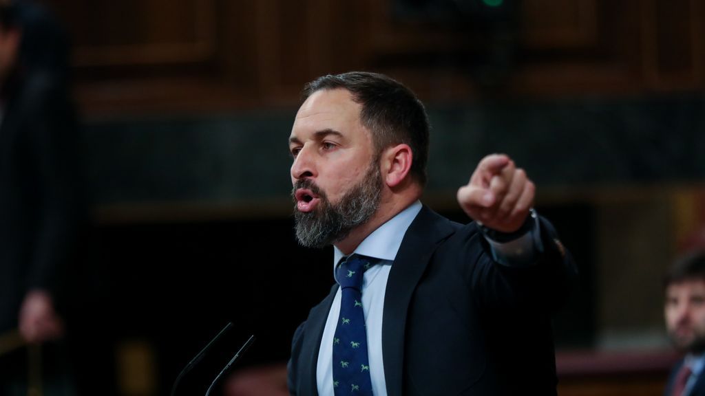 Abascal arremete contra Iglesias por ir al Consejo de Ministros: "Yo estoy en una habitación de 9 m2" Abascal arremete contra Iglesias por ir al Consejo de Ministros: "Yo estoy en una habitación de 9 m2"