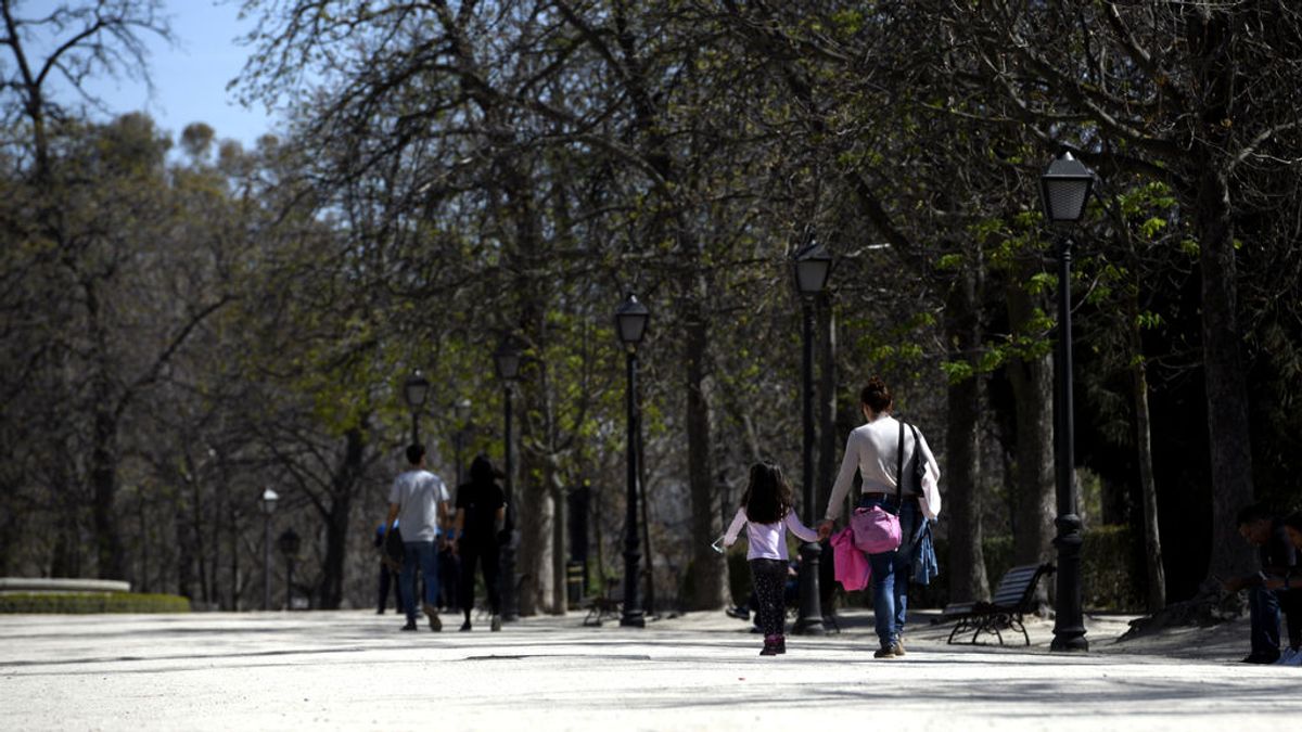 El Ayuntamiento de Madrid cierra todos los parques a las 16 horas "ante la aglomeración de personas"