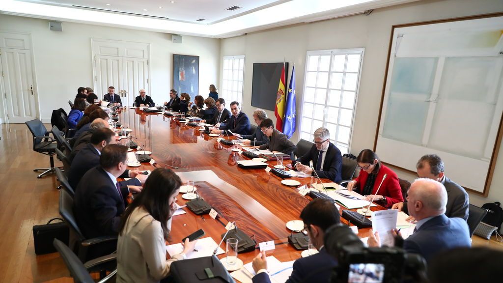El Consejo de Ministros se reúne este sábado para decretar el estado de alarma por 15 días El Consejo de Ministros se reúne este sábado para decretar el estado de alarma por 15 días