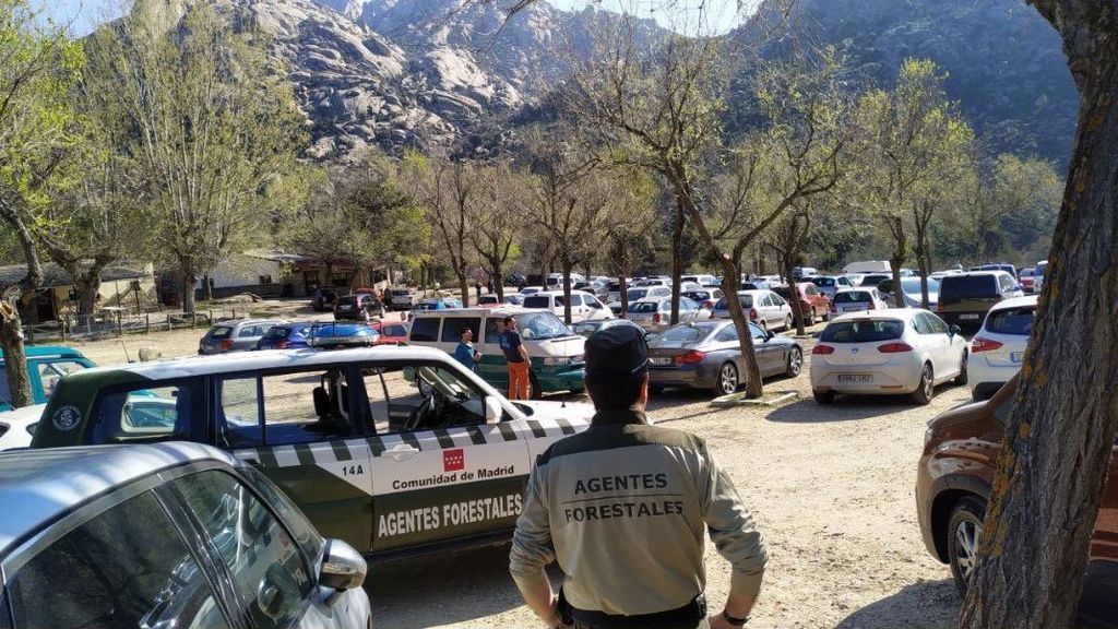 El 112 avisa a la ciudadanía de Madrid que abandonen la Sierra tras llegada masiva de coches a la zona