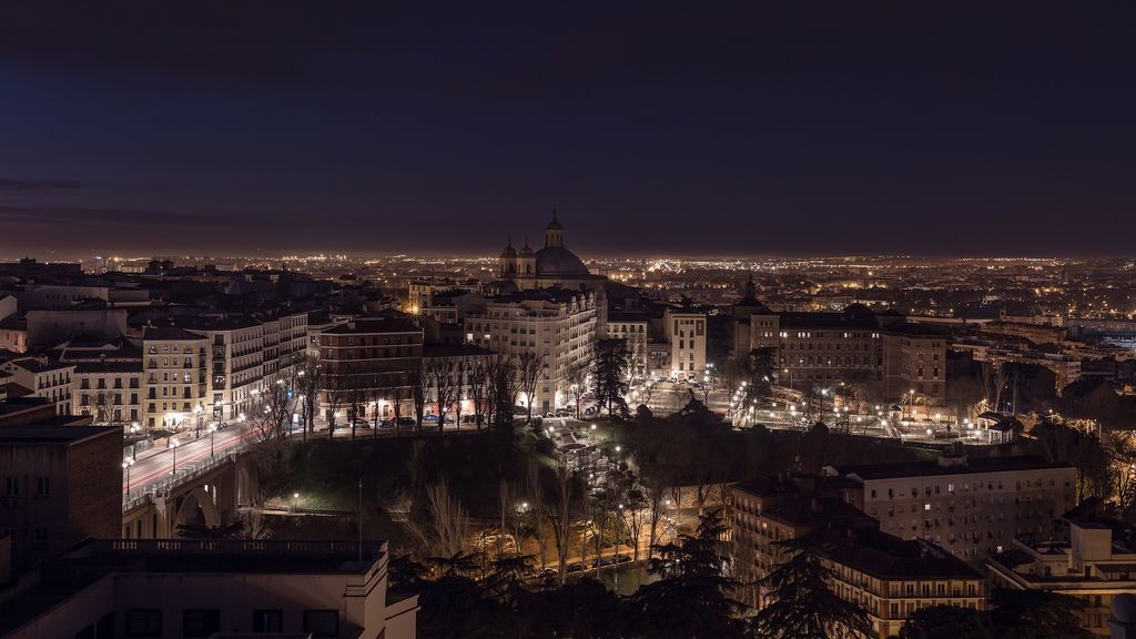 La histórica noche en que Madrid se apagó: La ciudad se fue a negro la primera noche del estado de alarma.
