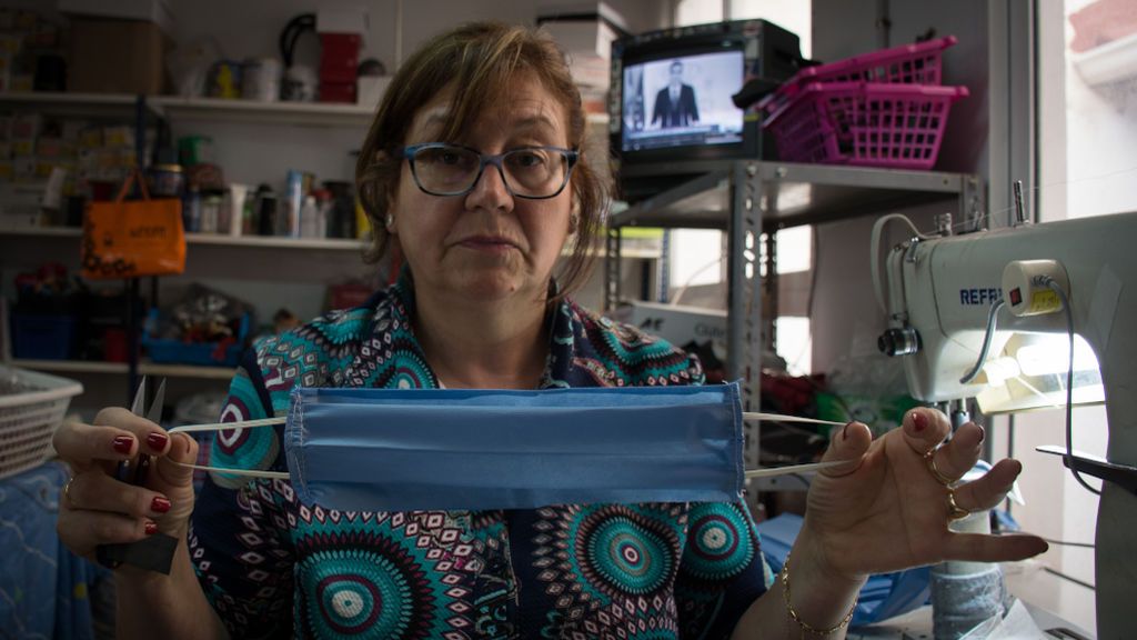 Las mujeres de Elda y Petrer encienden sus máquinas de coser para confeccionar mascarillas Las mujeres de Elda y Petrer encienden sus máquinas de coser para confeccionar mascarillas