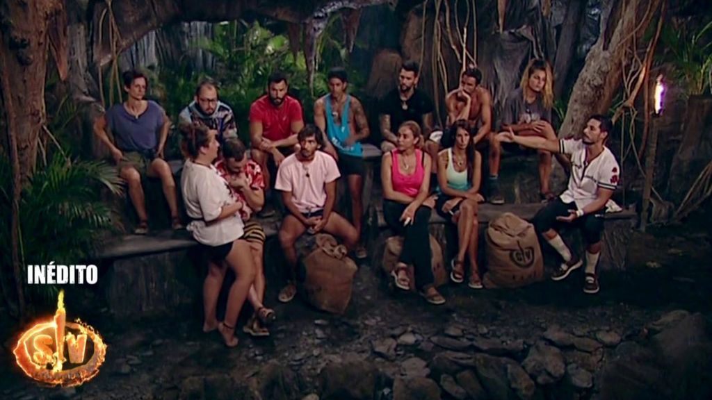 Rocío pregunta a sus compañeros si le han puesto verde