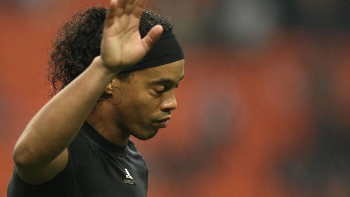 Ronaldinho ofreció dos millones de euros para salir de prisión: "Está triste"