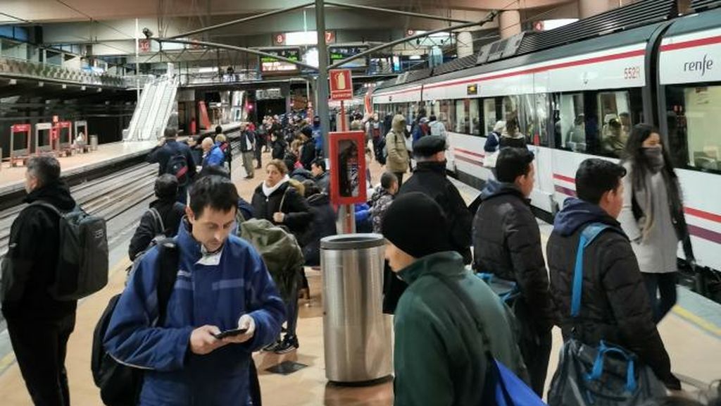 Renfe reforzará varias líneas de Cercanías en Madrid tras las quejas por las aglomeraciones