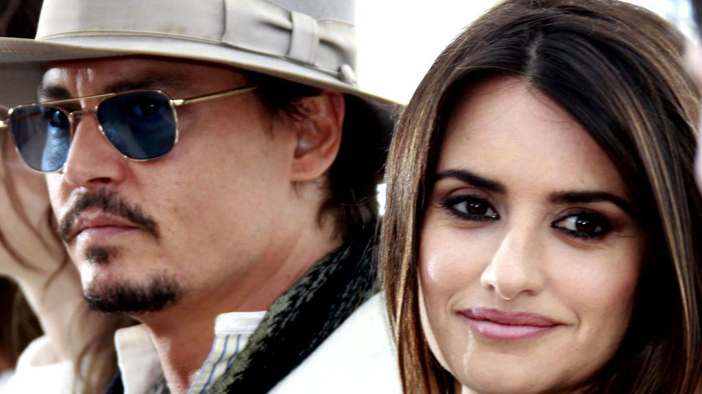 Penélope Cruz defiende a su "gran amigo" Johnny Depp en el caso de maltrato a su ex mujer Penélope Cruz defiende a su "gran amigo" Johnny Depp en el caso de maltrato a su ex mujer