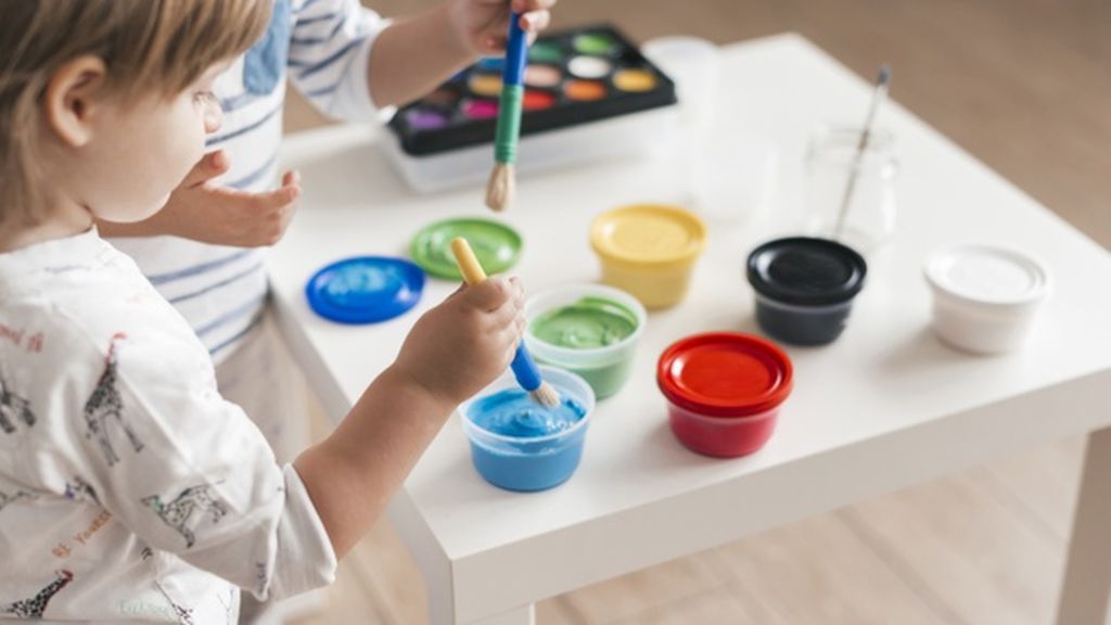 Pintar en casa con niños.