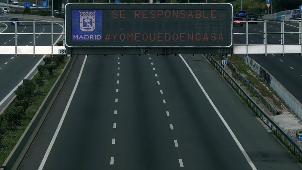 El mensaje #Yomequedoencasa, en las carreteras de Madrid