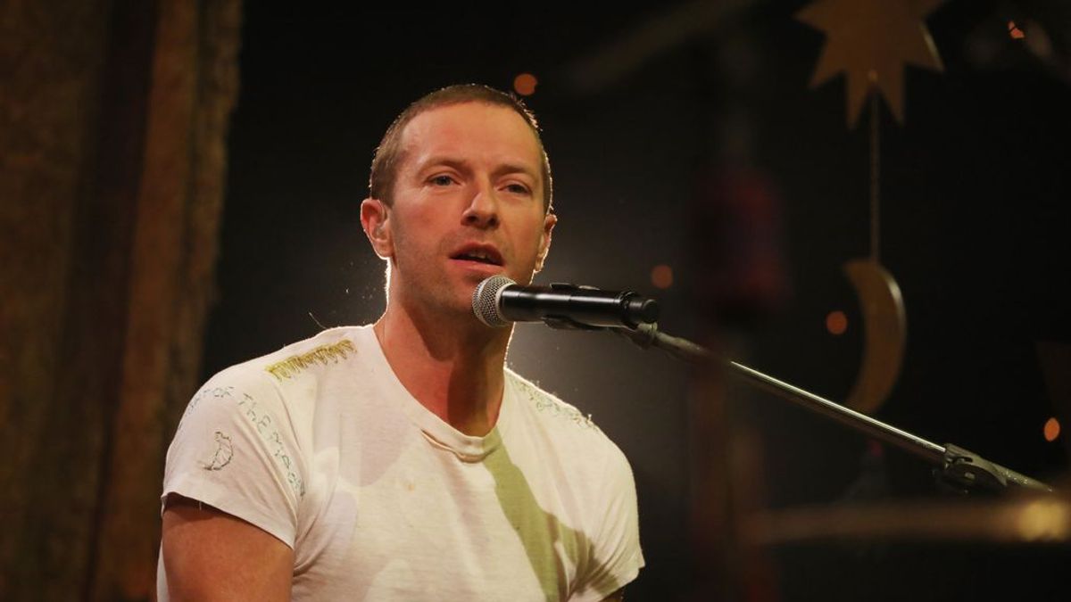 Chris Martin toca las canciones de Coldplay desde su casa para animar la cuarentena Chris Martin toca las canciones de Coldplay desde su casa para animar la cuarentena