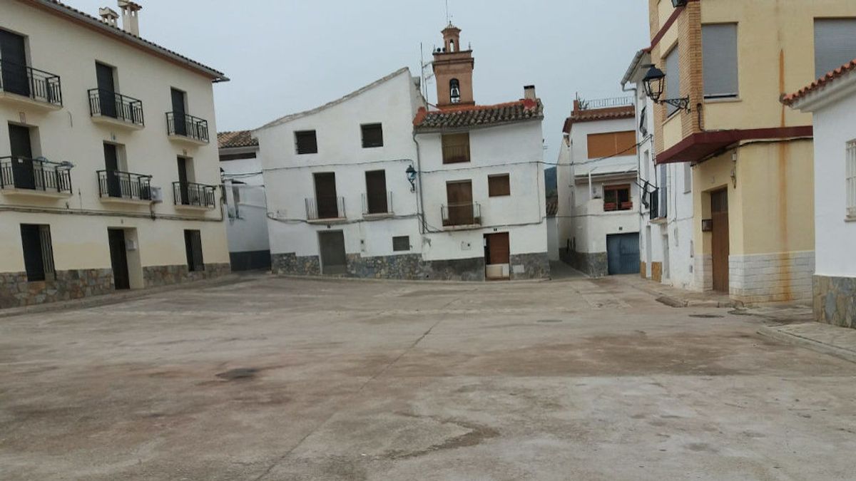 Todo un pueblo en cuarentena por la visita de un vecino: "No sé si saludaría a todos, pero a la mayoría seguro" Todo un pueblo en cuarentena por la visita de un vecino: "No sé si saludaría a todos, pero a la mayoría seguro"