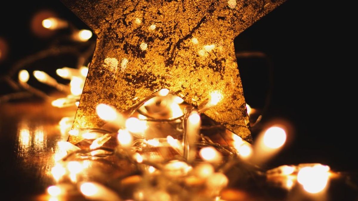 Americanos que recuperan la decoración de Navidad para animarse en la cuarentena del coronavirus Americanos que recuperan la decoración de Navidad para animarse en la cuarentena del coronavirus