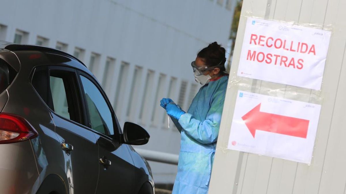 Prueba exprés de coronavirus en Vigo: test en 30 segundos y sin bajarse del coche Prueba exprés de coronavirus en Vigo: test en 30 segundos y sin bajarse del coche