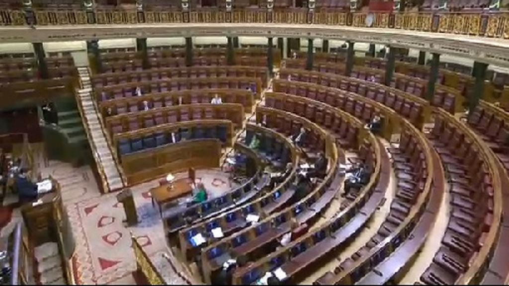 Insólita imagen del Congreso semivacío durante la intervención de Sánchez