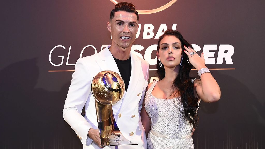 Cristiano Ronaldo sufre las consecuencias de dos terremotos mientras está en cuarentena en Portugal Cristiano Ronaldo sufre las consecuencias de dos terremotos mientras está en cuarentena en Portugal