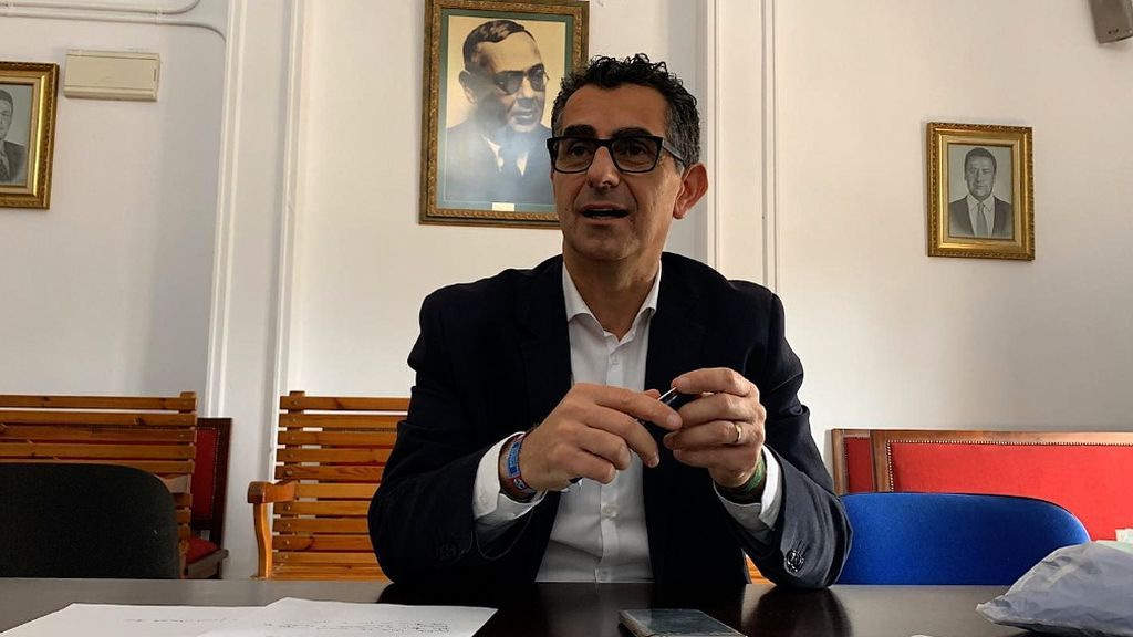 El alcalde de Barbate, hoy, en su despacho