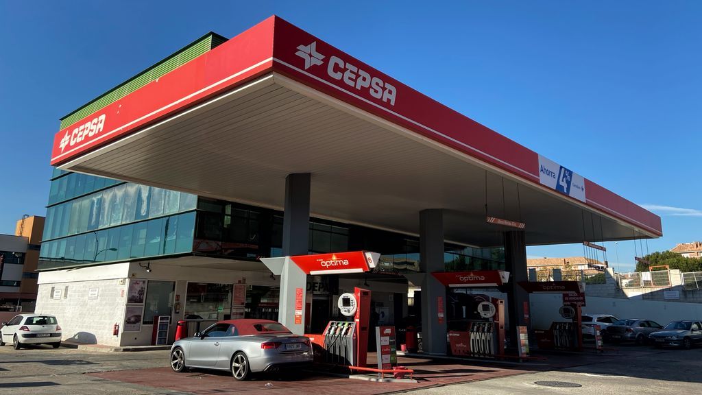 El precio de los carburantes toca nuevos mínimos este año tras abaratarse hasta casi un 4% El precio de los carburantes toca nuevos mínimos este año tras abaratarse hasta casi un 4%