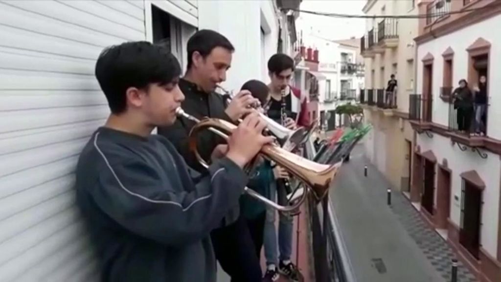 Música desde los balcones para amenizar la cuarentena