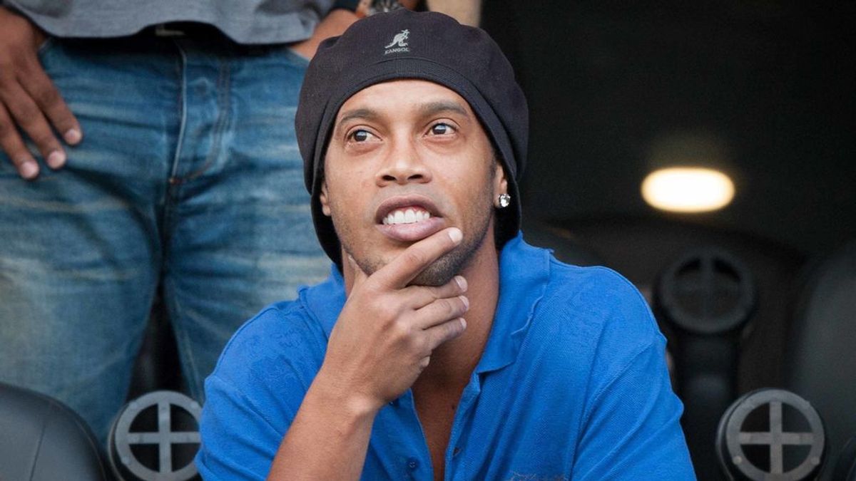 Ronaldinho se engancha a una bebida en la cárcel: "Está todo el día preparándola"