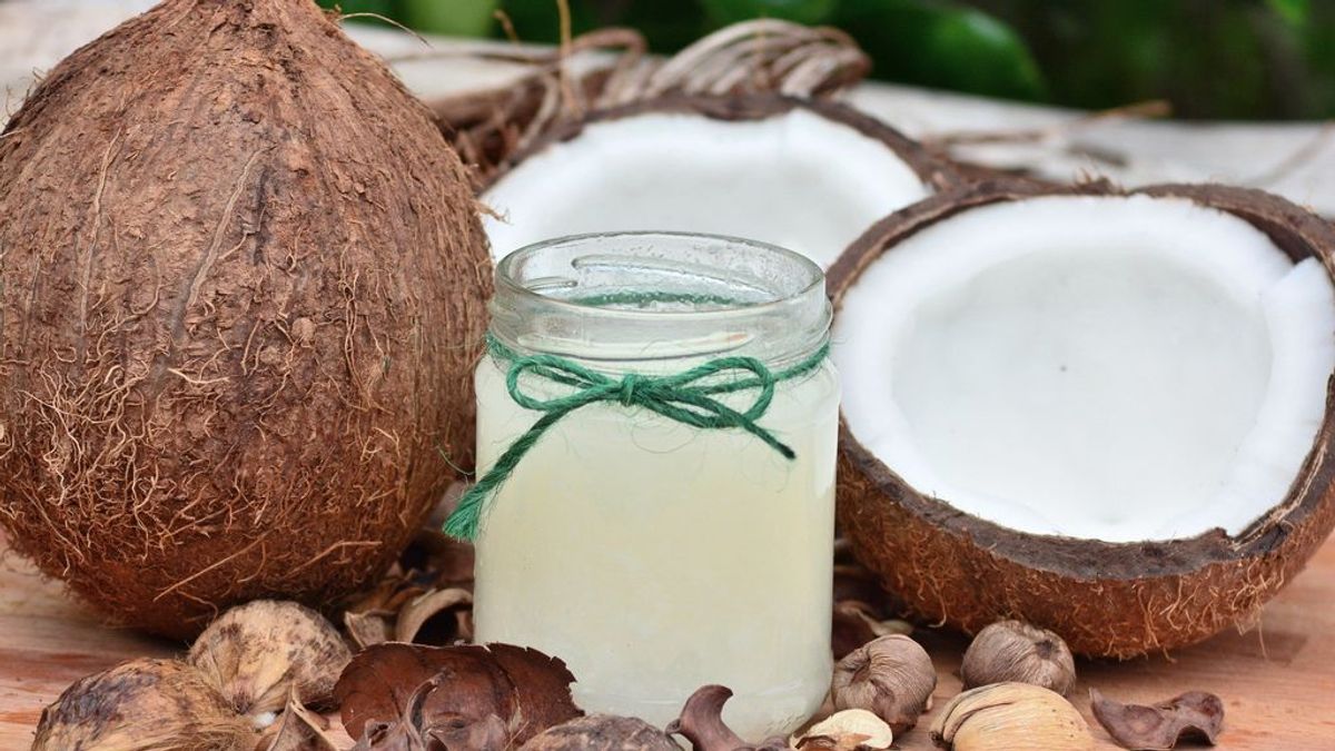 El agua de coco, el producto más solicitado tras el papel higiénico en EEUU