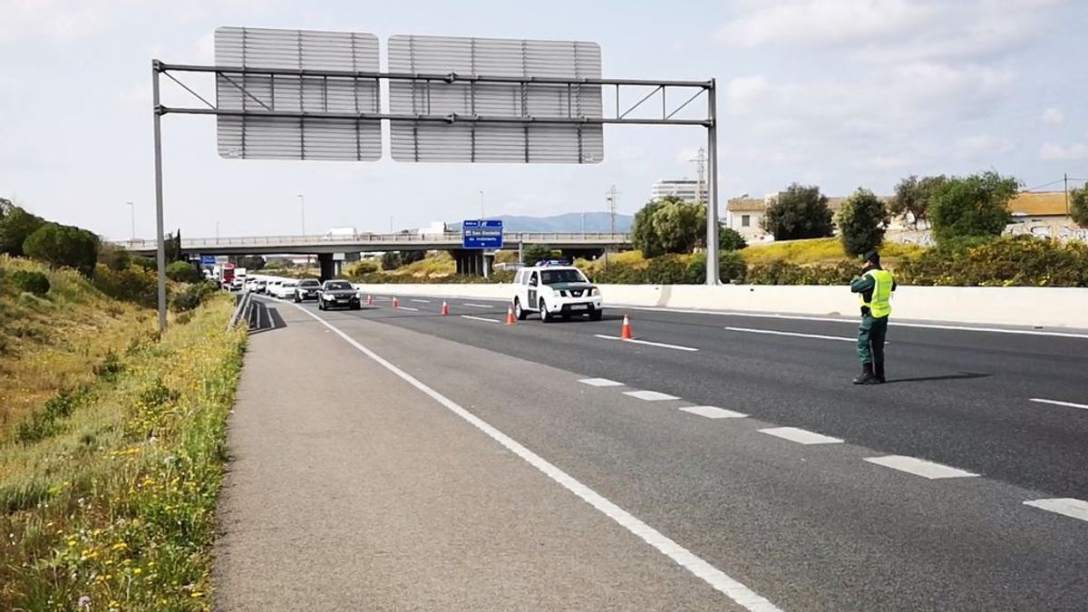 Cazan a cinco personas en Ferrol que iban a Madrid en un mismo vehículo