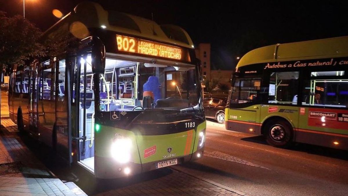 Comienzan a operar los primeros autobuses cedidos por Madrid a la UME para trasladar enfermos