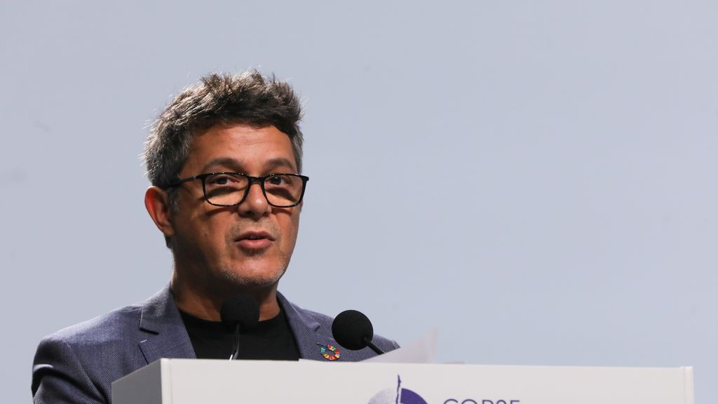 Alejandro lanza una canción improvisada desde el encierro Alejandro lanza una canción improvisada desde el encierro