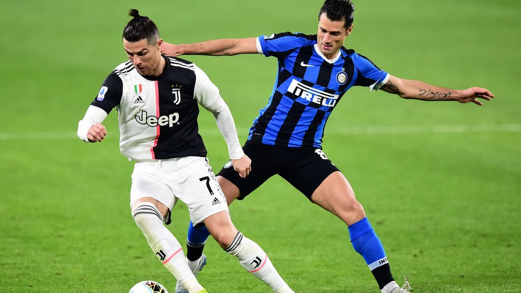 El fútbol italiano se plantea recortar un tercio el salario de sus jugadores El fútbol italiano se plantea recortar un tercio el salario de sus jugadores