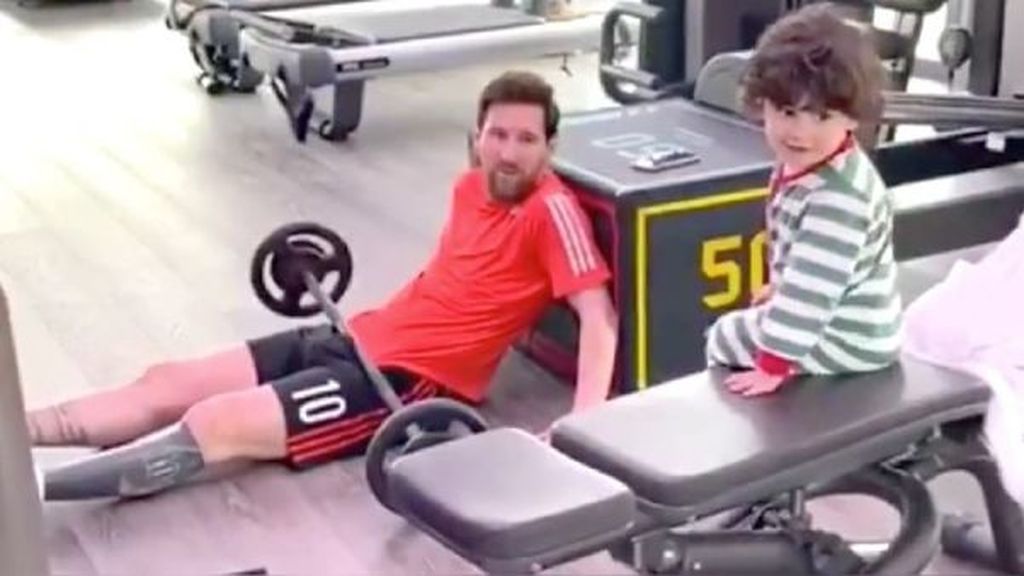 El hijo pequeño de Messi, el mejor entrenador personal para el futbolista: “Ahora a correr en la cinta”