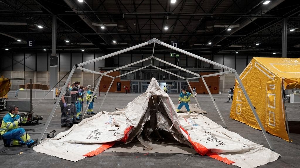 El hospital de campaña del Ifema ya acoge a los enfermos de coronavirus, en imágenes