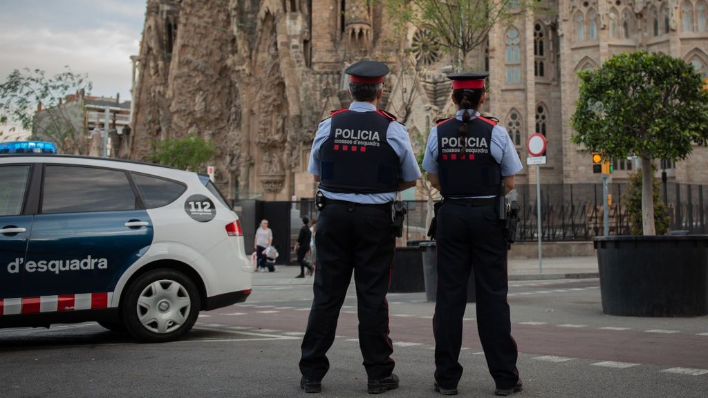 Más de 1.000 policías en Cataluña, confinados por sospecha de COVID-19 Más de 1.000 policías en Cataluña, confinados por sospecha de COVID-19