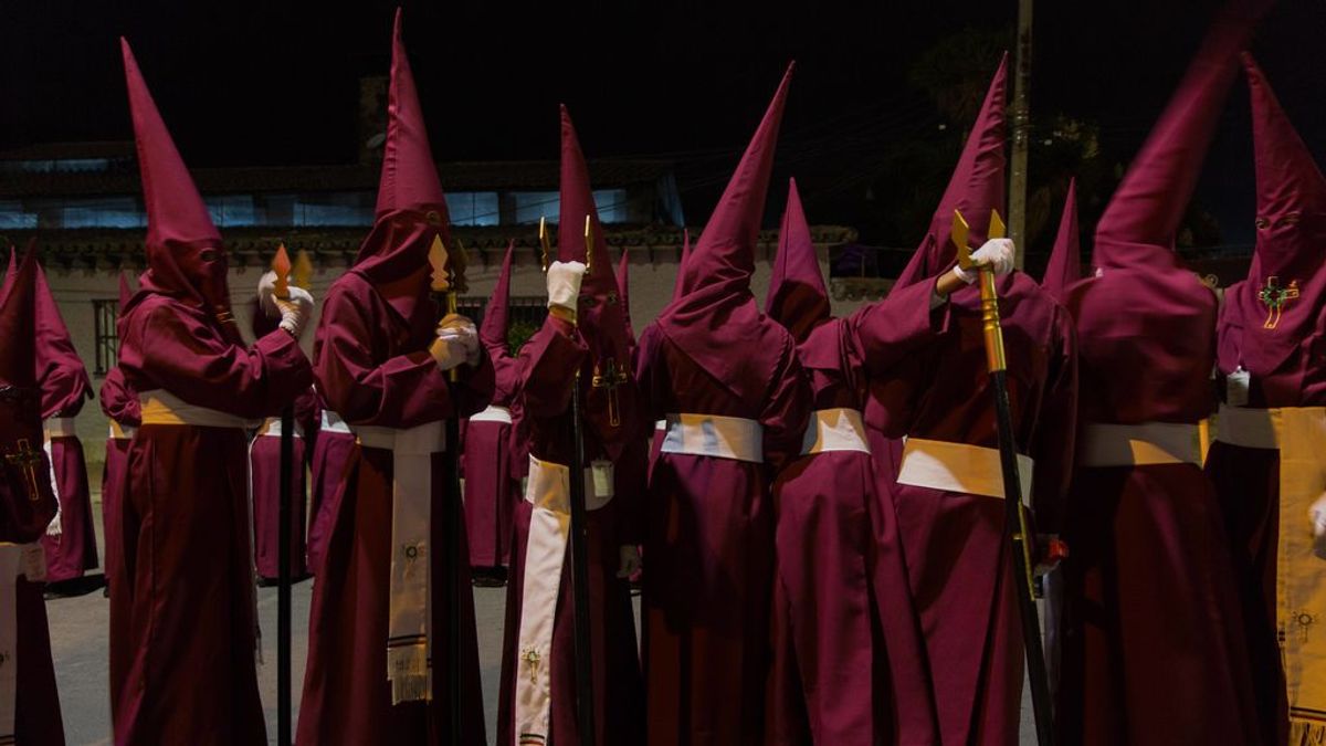 Semana Santa y  coronavirus: el invento de una calle de Córdoba para ver "procesiones" durante la cuarentena