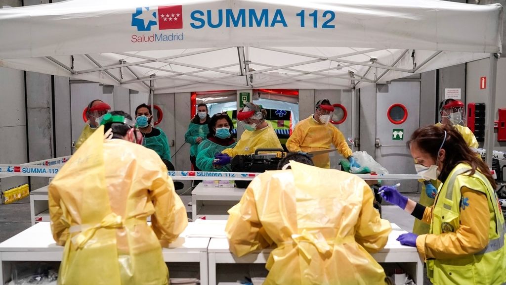 El hospital de campaña del Ifema ya acoge a los enfermos de coronavirus, en imágenes