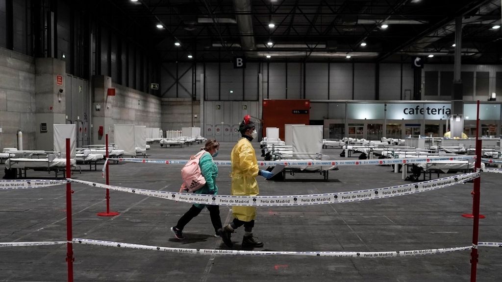 El hospital de campaña del Ifema ya acoge a los enfermos de coronavirus, en imágenes
